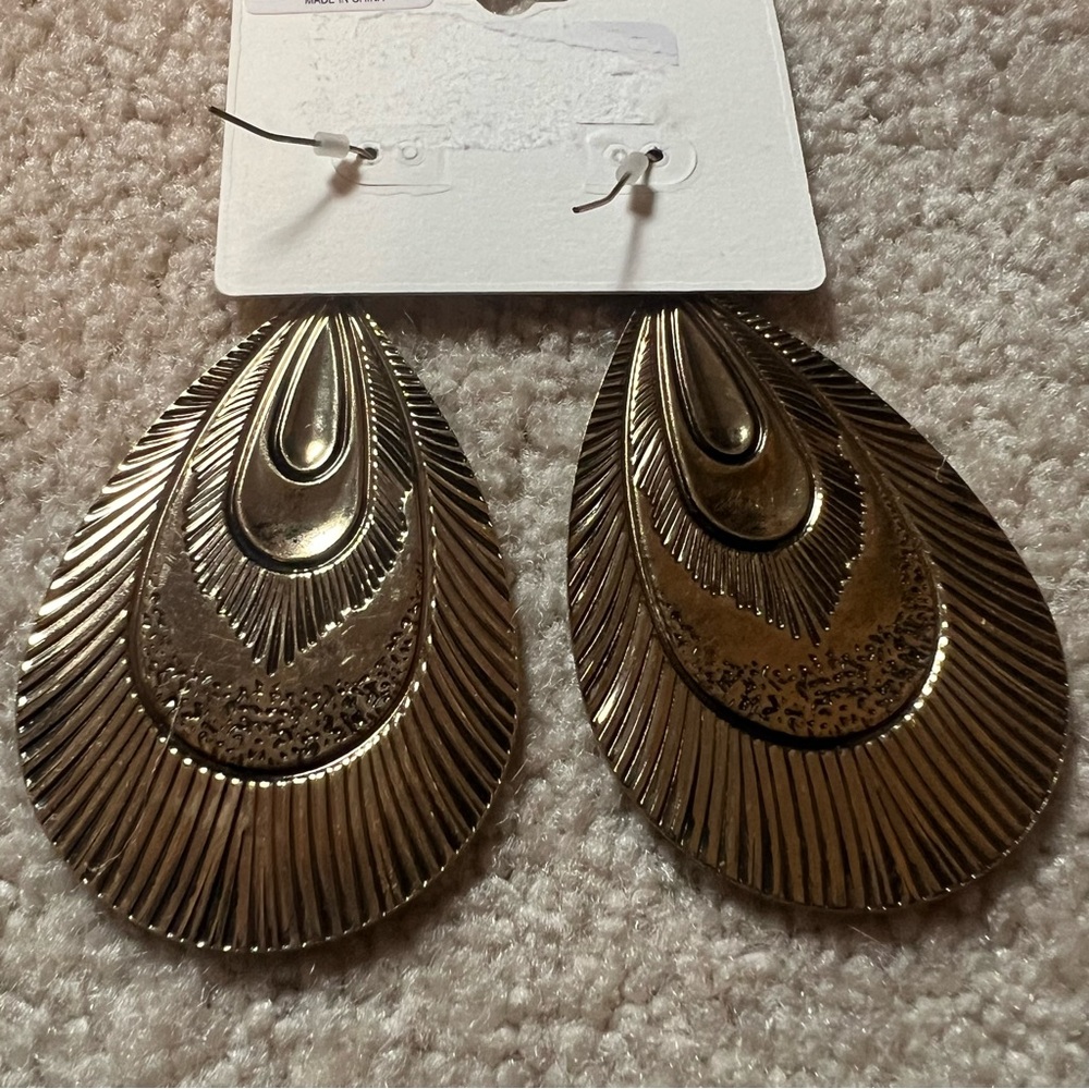 Beautiful peacock ๐ฆ earrings. - Picture 4 of 6